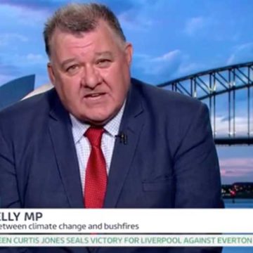 UK meteorologist hits back at MP Craig Kelly after bushfire climate change debate