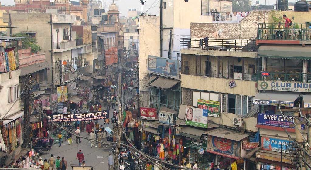 India’s Delhi and Uttar Pradesh authorities arrange buses for migrant laborers to head home