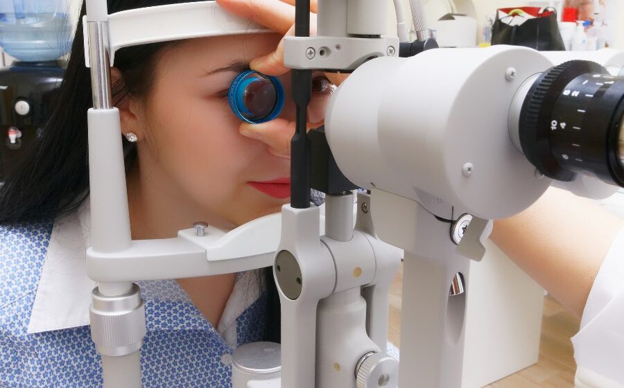 Adelaide optometrist suspended for altering prescriptions