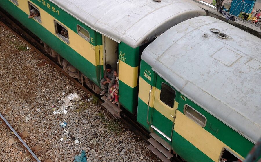 30 killed in Pakistan train collision