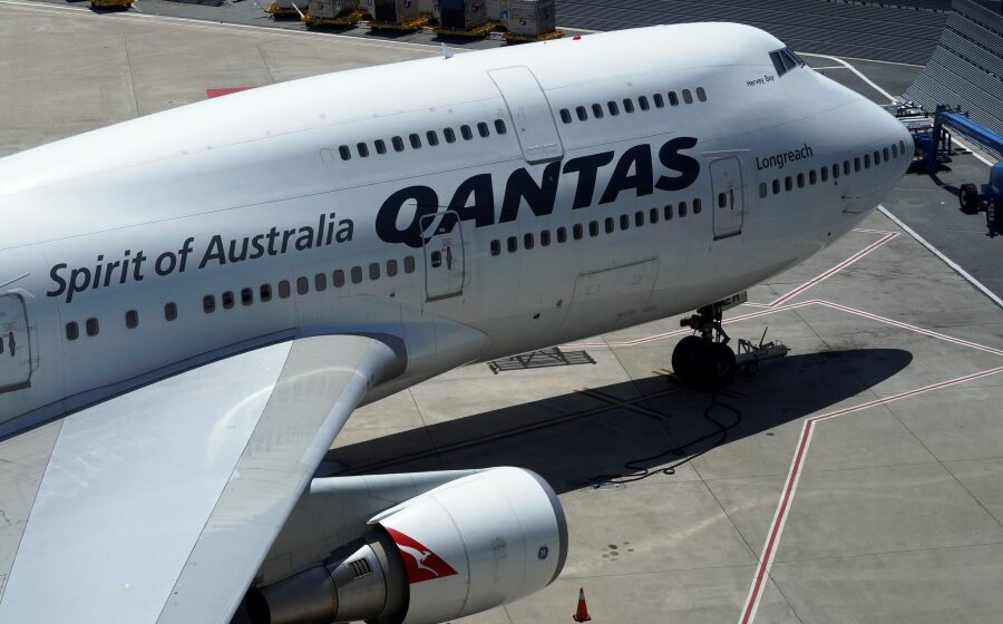 Qantas temporarily stands down 2500 staff as COVID-19 crisis causes border closures