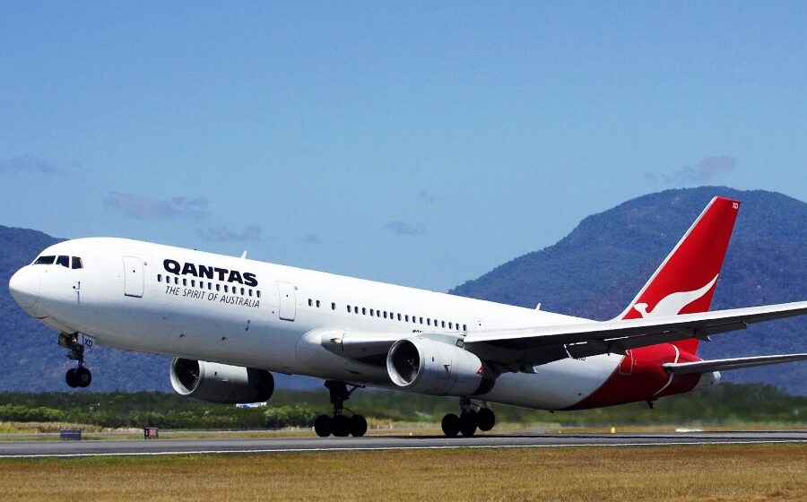 Qantas now accepts international flight bookings