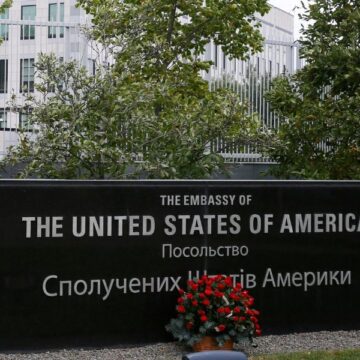 US orders families of embassy staff to leave Ukraine