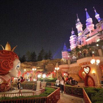 Shanghai Disneyland closes as virus rises, Shenzhen reopens